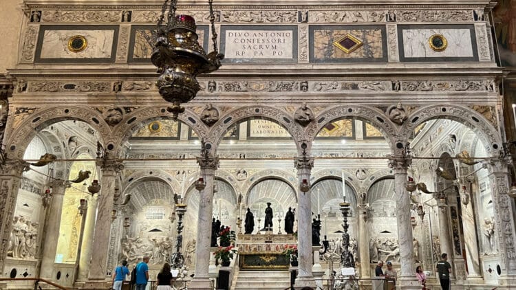 Tomb of St Anthony in Padua Basilica of St Anthony in Padua (Basilica di Sant’Antonio di Padova)